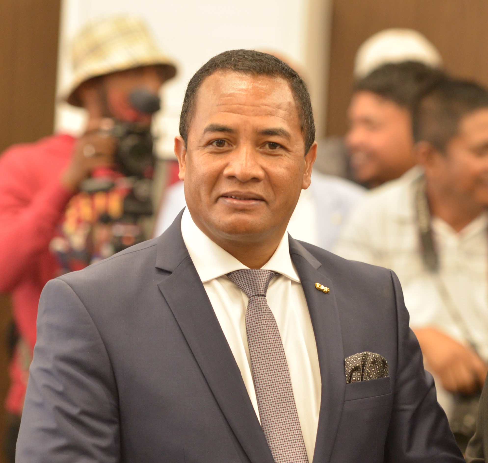 « Alfred RANDRIAMANAMPISOA : Le Nouveau Maître du Jeu ! Élu Président de la Fédération Malagasy de Football »